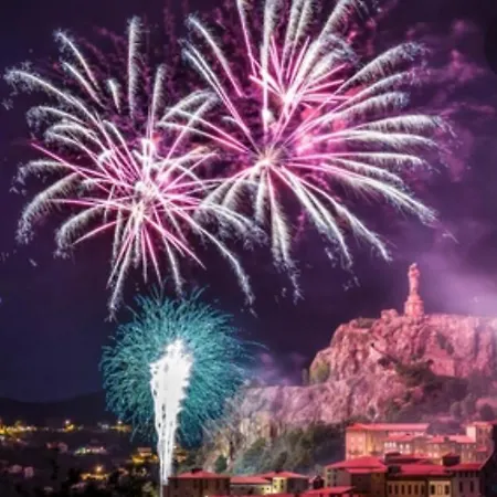 Daire Loft Industriel Xxl 130M2 - Centre Ville - Parking Le Puy-en-Velay